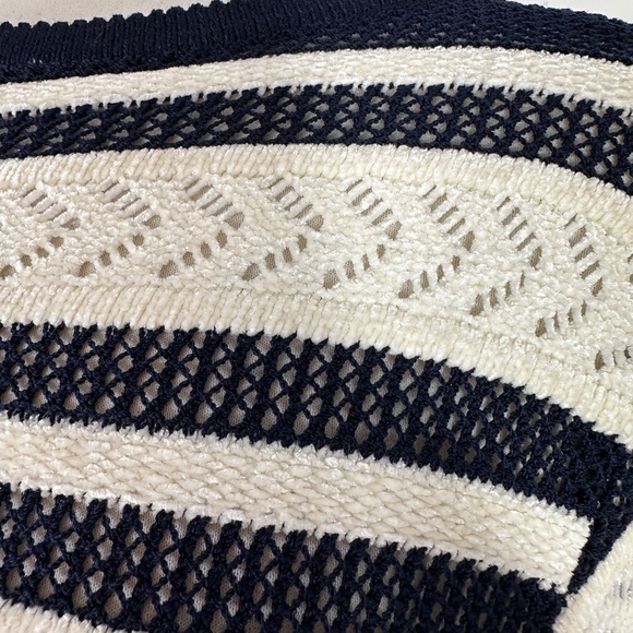 VTG St John Open Knit Sweater Top White Blue Crochet Women's Sz P - Picture 3 of 16